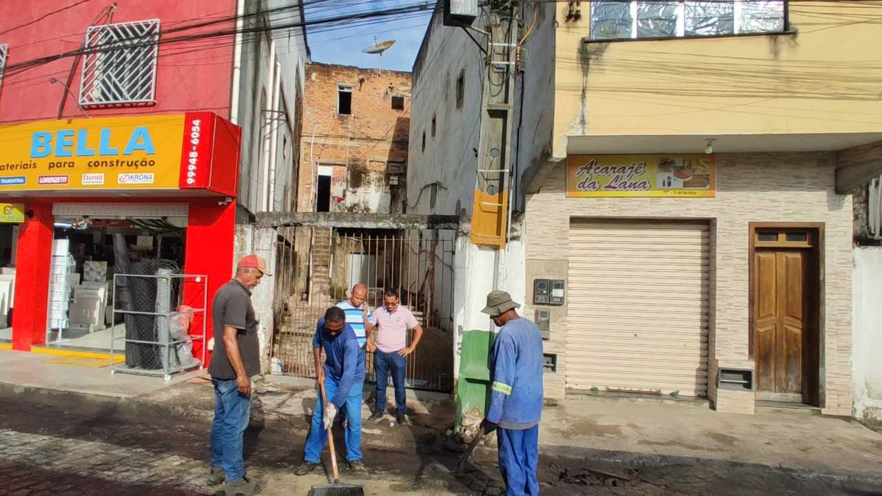 Camacã: Empresa reinicia as obras do asfalto da Praça Mário Batista